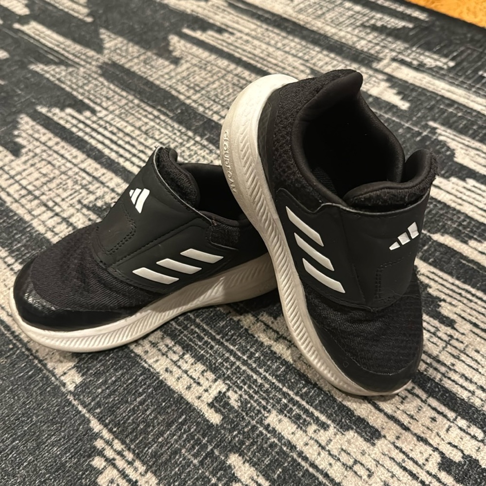 Adidas Back Velcro Top Shoe